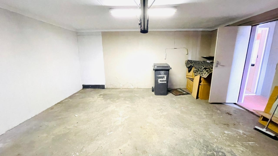 3 Bedroom Property for Sale in Fontainebleau Gauteng