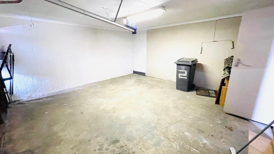 3 Bedroom Property for Sale in Fontainebleau Gauteng