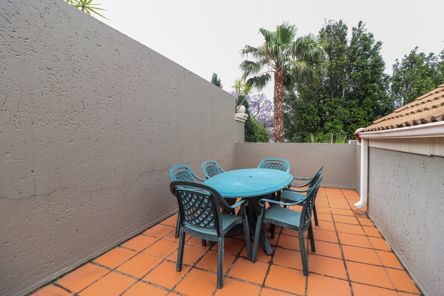 To Let 2 Bedroom Property for Rent in Melrose North Gauteng