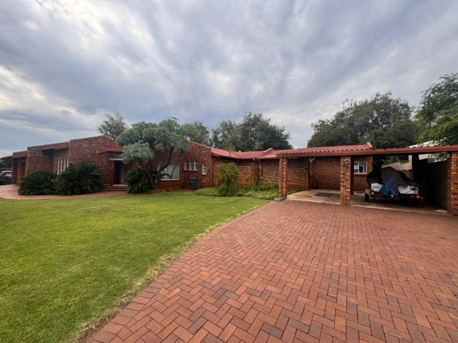 4 Bedroom Property for Sale in Dalpark Proper Gauteng