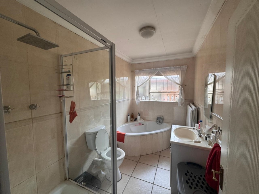 4 Bedroom Property for Sale in Dalpark Proper Gauteng