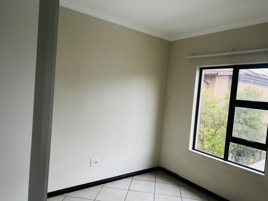 2 Bedroom Property for Sale in Norton Park Gauteng