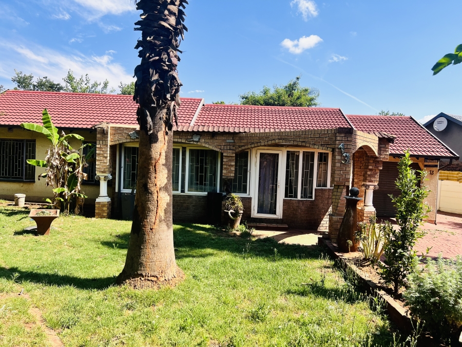 3 Bedroom Property for Sale in Crystal Park Gauteng