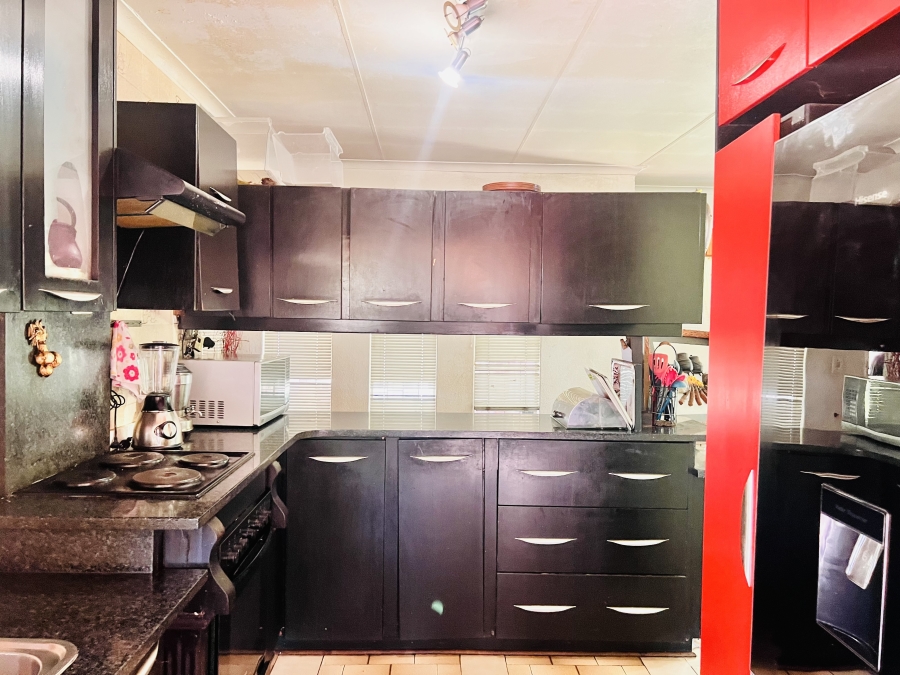 3 Bedroom Property for Sale in Crystal Park Gauteng