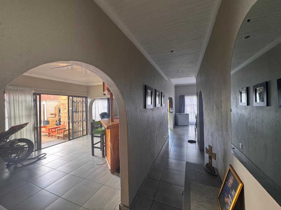 4 Bedroom Property for Sale in Sunair Park Gauteng