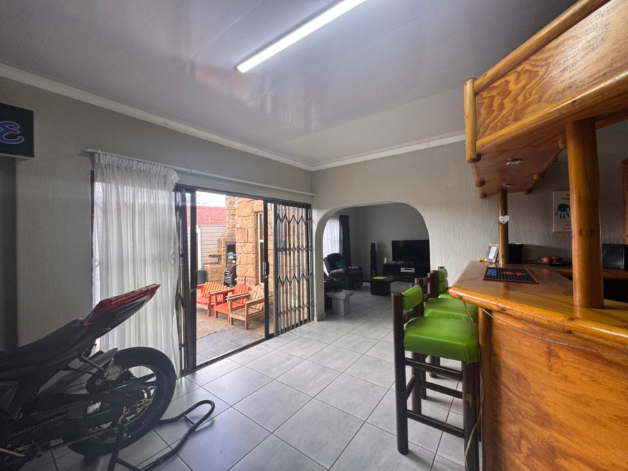 4 Bedroom Property for Sale in Sunair Park Gauteng