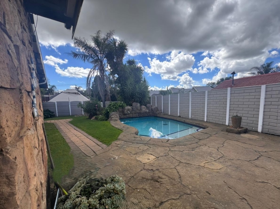 4 Bedroom Property for Sale in Sunair Park Gauteng