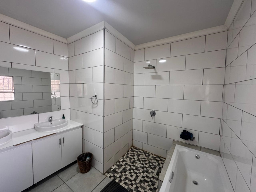 4 Bedroom Property for Sale in Sunair Park Gauteng