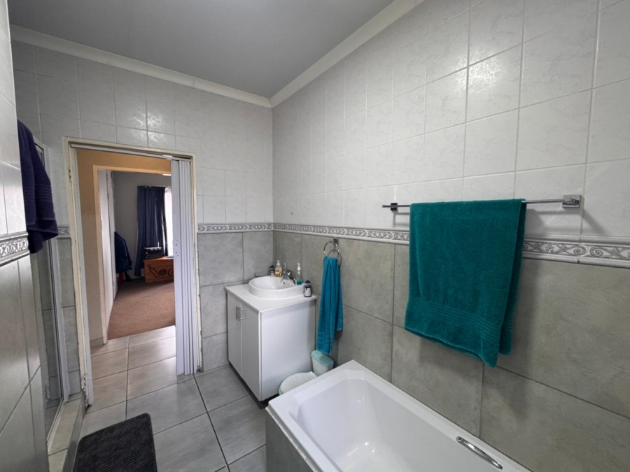 4 Bedroom Property for Sale in Sunair Park Gauteng