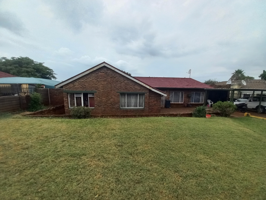 4 Bedroom Property for Sale in Danville Gauteng