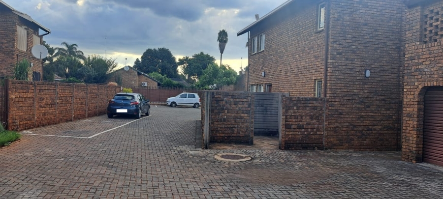 2 Bedroom Property for Sale in Doornpoort Gauteng