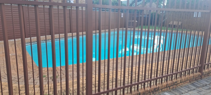 2 Bedroom Property for Sale in Doornpoort Gauteng