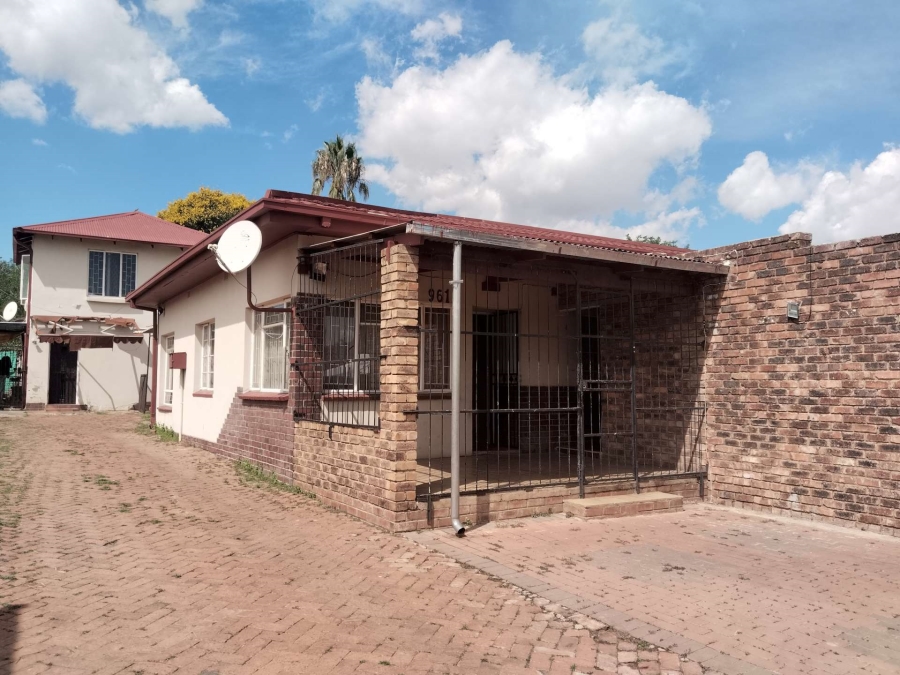 5 Bedroom Property for Sale in Claremont Gauteng