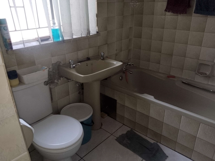 5 Bedroom Property for Sale in Claremont Gauteng