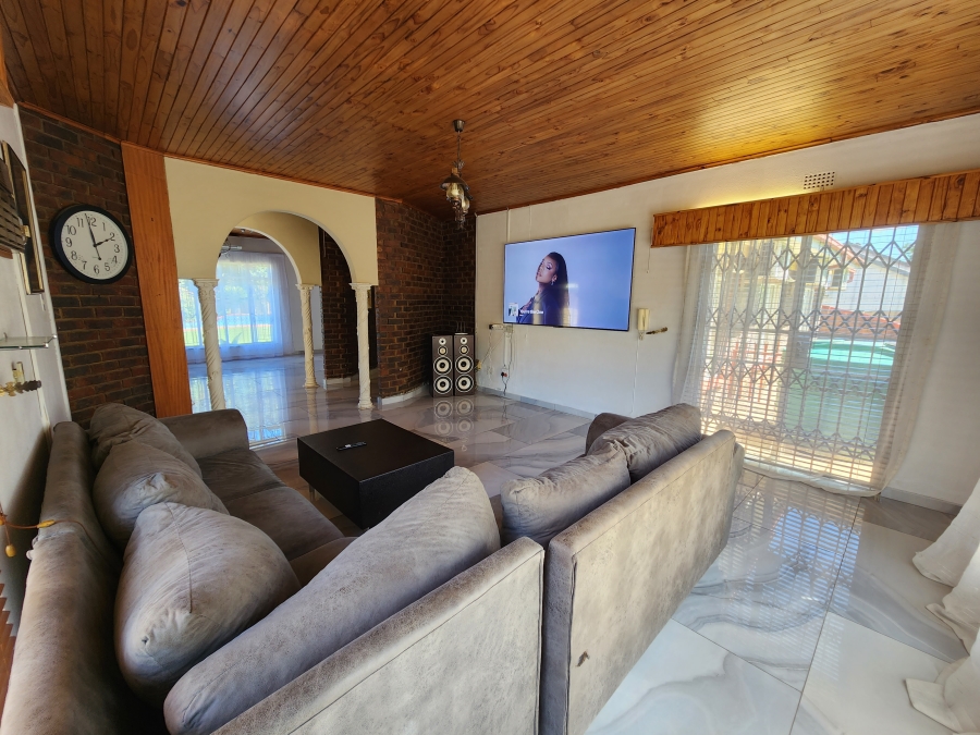 4 Bedroom Property for Sale in Vanderbijlpark SE 2 Gauteng