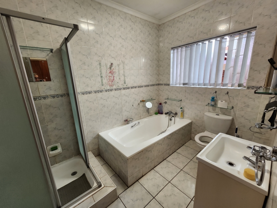 4 Bedroom Property for Sale in Vanderbijlpark SE 2 Gauteng