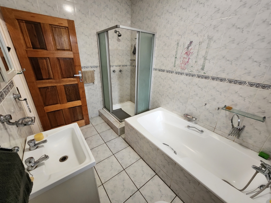 4 Bedroom Property for Sale in Vanderbijlpark SE 2 Gauteng