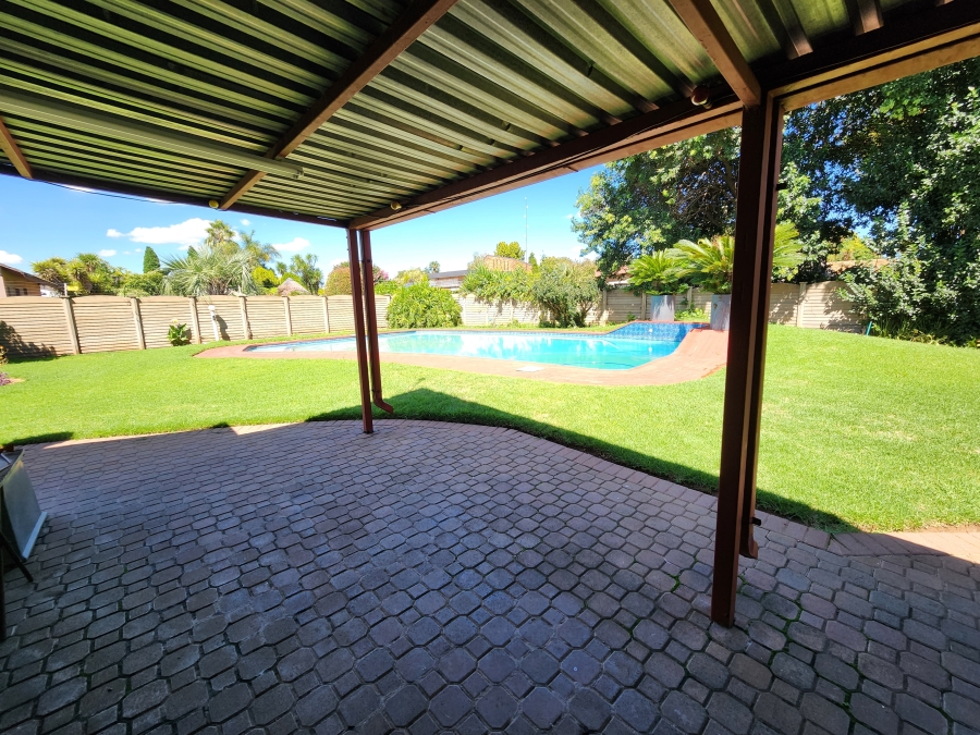 4 Bedroom Property for Sale in Vanderbijlpark SE 2 Gauteng