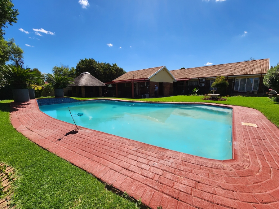 4 Bedroom Property for Sale in Vanderbijlpark SE 2 Gauteng