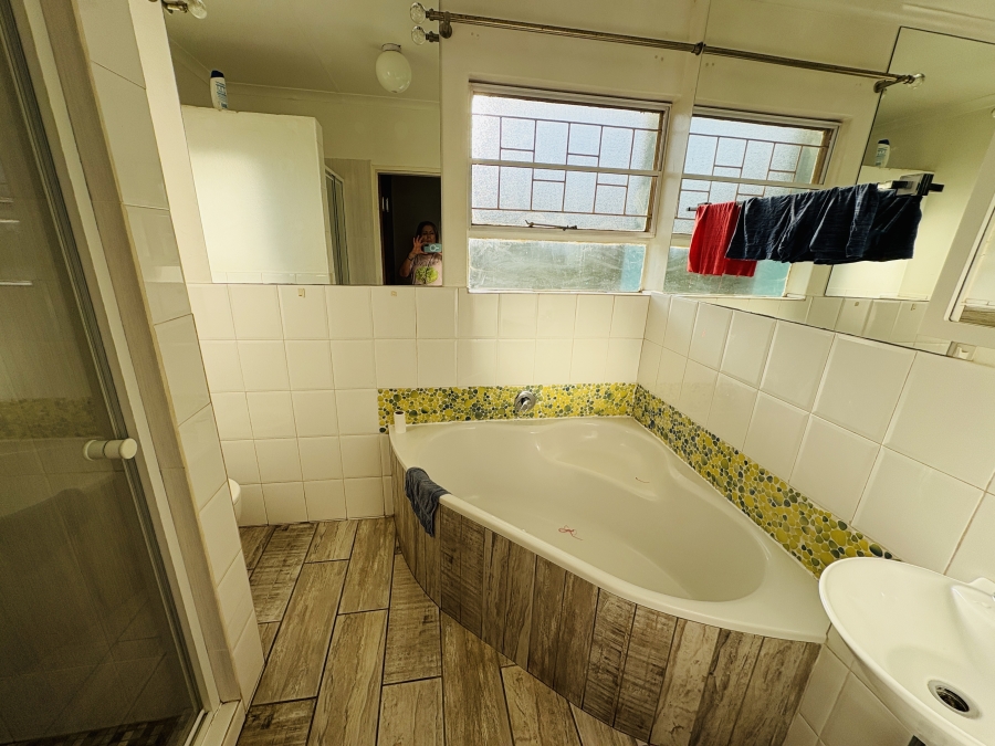 2 Bedroom Property for Sale in Pretoria North Gauteng