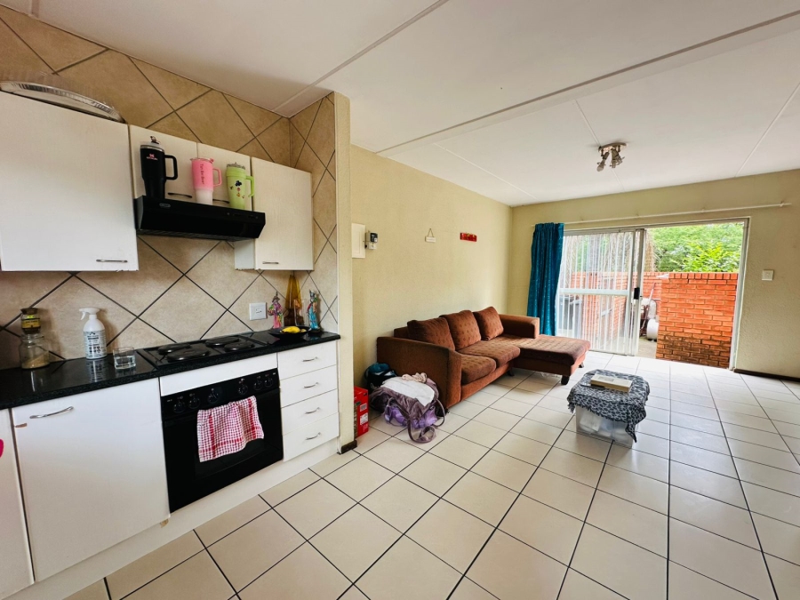 To Let 2 Bedroom Property for Rent in Weltevreden Park Gauteng