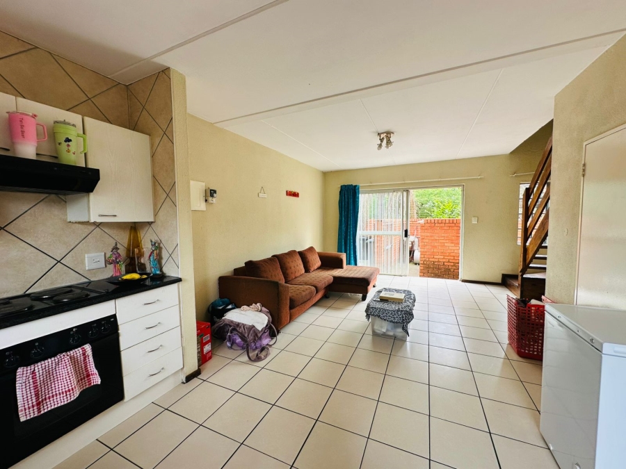 To Let 2 Bedroom Property for Rent in Weltevreden Park Gauteng