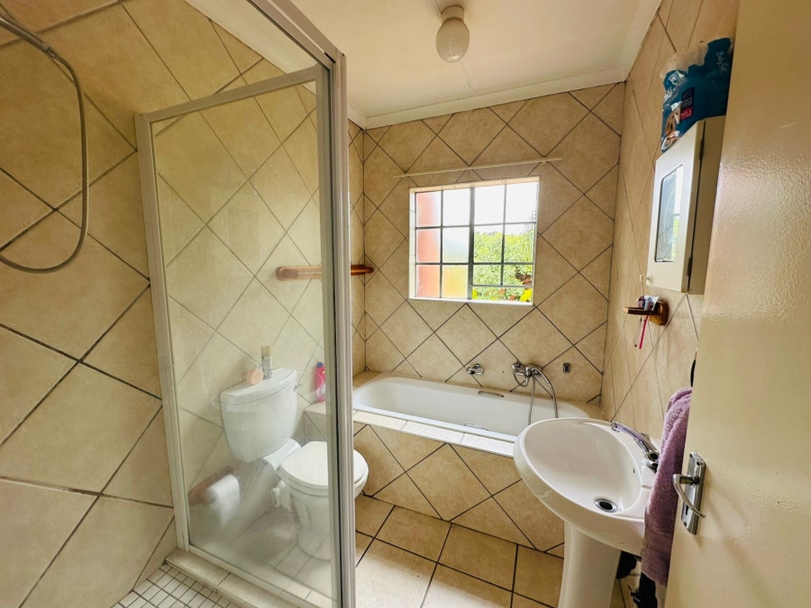 To Let 2 Bedroom Property for Rent in Weltevreden Park Gauteng