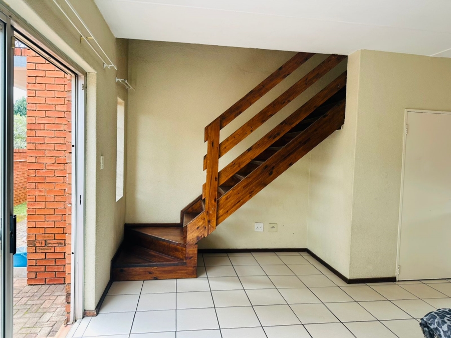 To Let 2 Bedroom Property for Rent in Weltevreden Park Gauteng