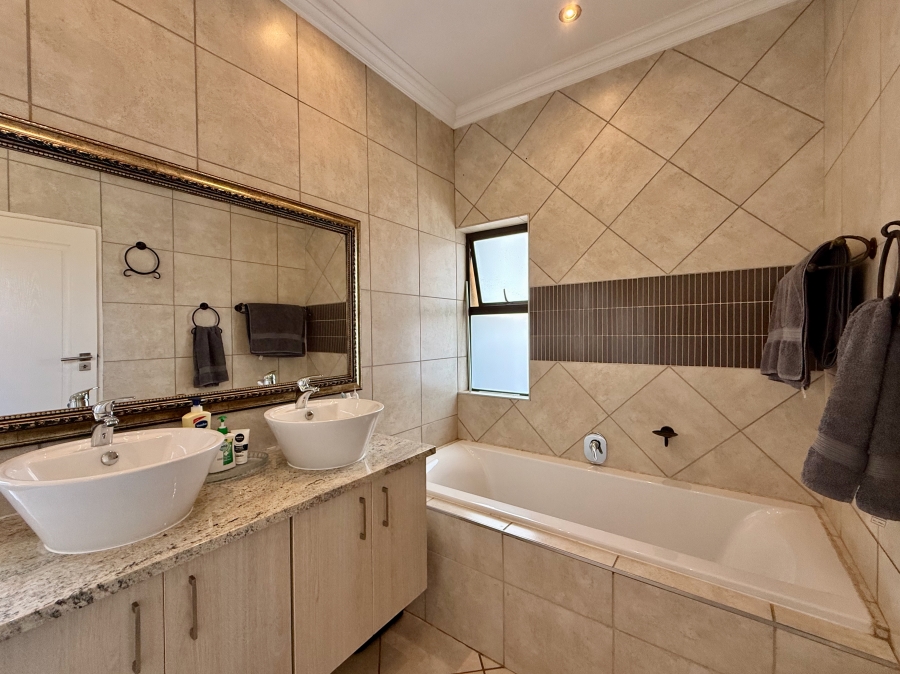 4 Bedroom Property for Sale in The Meadows Gauteng