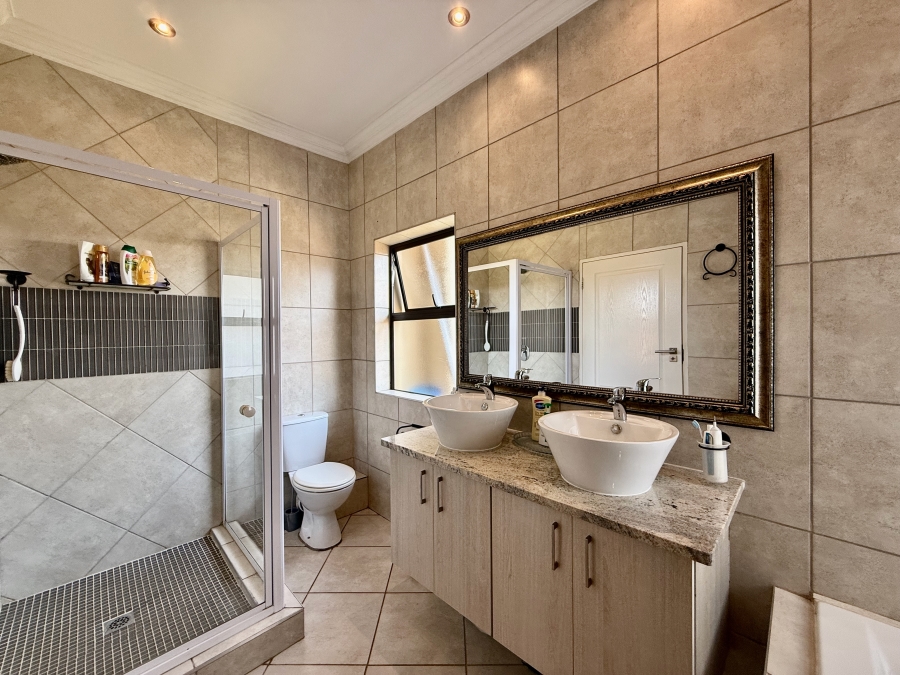 4 Bedroom Property for Sale in The Meadows Gauteng