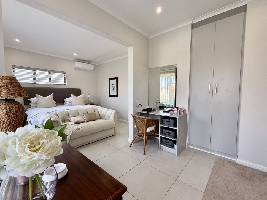 2 Bedroom Property for Sale in The Retreat Gauteng