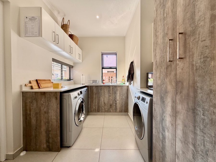 2 Bedroom Property for Sale in The Retreat Gauteng