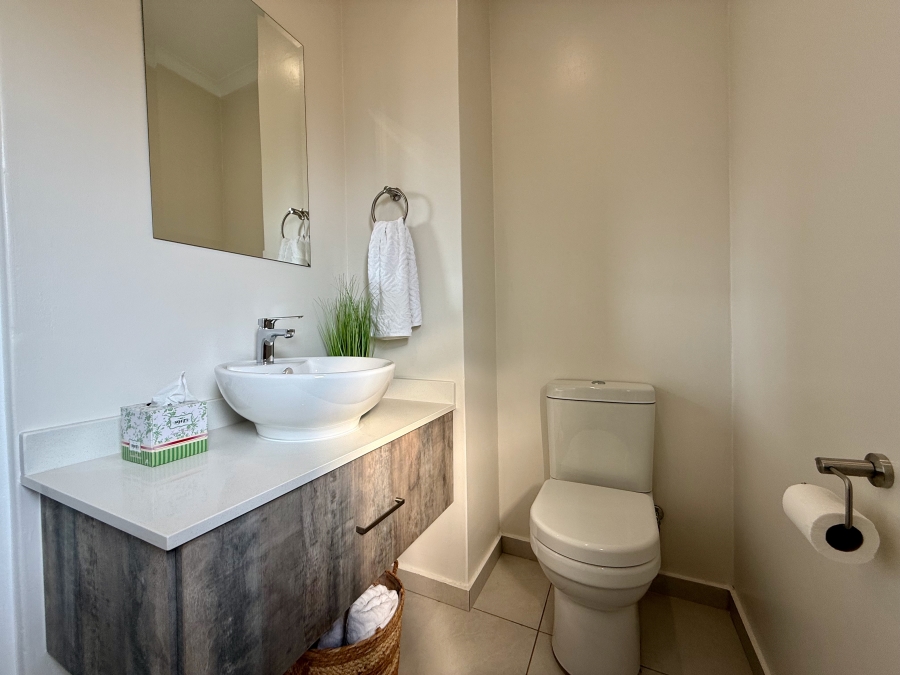 2 Bedroom Property for Sale in The Retreat Gauteng