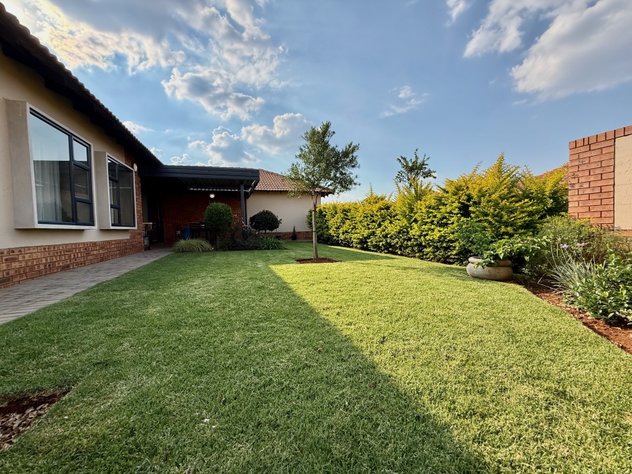 2 Bedroom Property for Sale in The Retreat Gauteng