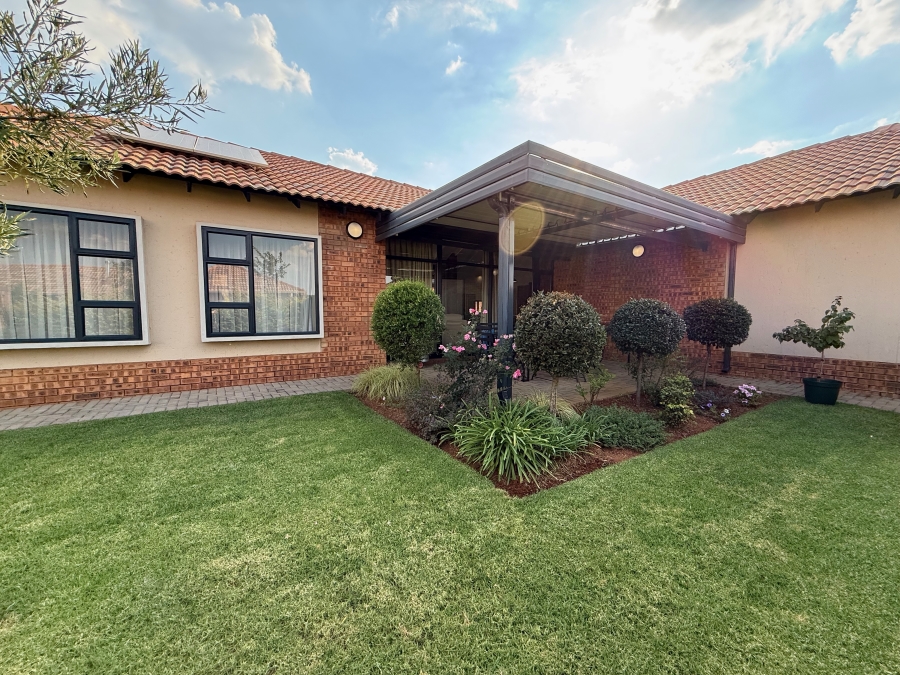 2 Bedroom Property for Sale in The Retreat Gauteng