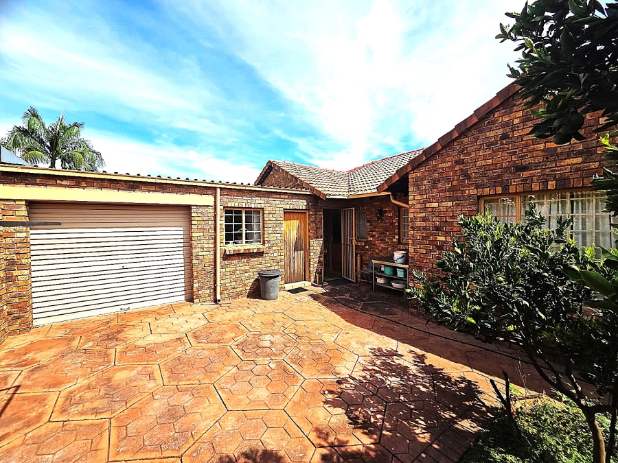 3 Bedroom Property for Sale in Magalieskruin Gauteng