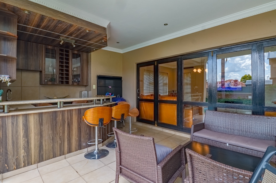 5 Bedroom Property for Sale in Willow Acres Gauteng