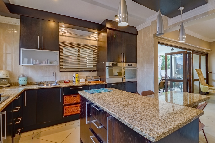 5 Bedroom Property for Sale in Willow Acres Gauteng