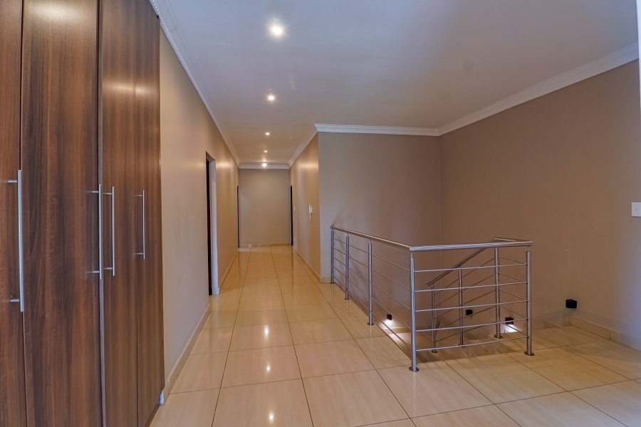 5 Bedroom Property for Sale in Willow Acres Gauteng