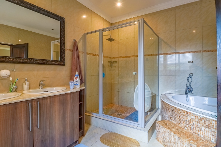 5 Bedroom Property for Sale in Willow Acres Gauteng