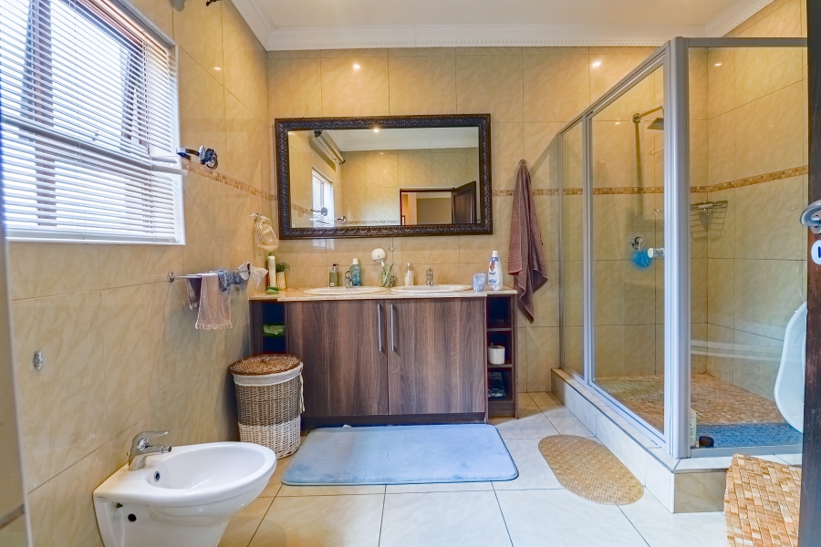 5 Bedroom Property for Sale in Willow Acres Gauteng