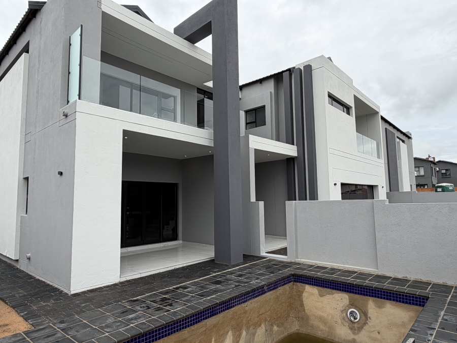 4 Bedroom Property for Sale in Six Fountains Estate Gauteng