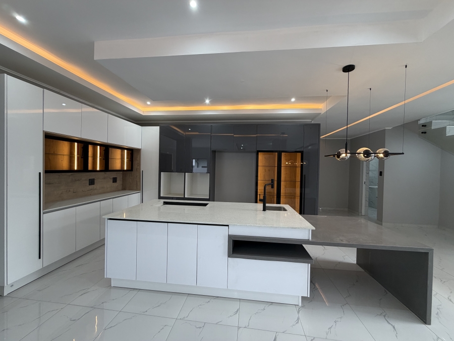 4 Bedroom Property for Sale in Six Fountains Estate Gauteng