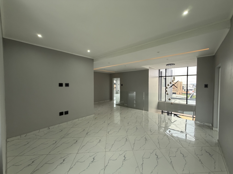 4 Bedroom Property for Sale in Six Fountains Estate Gauteng