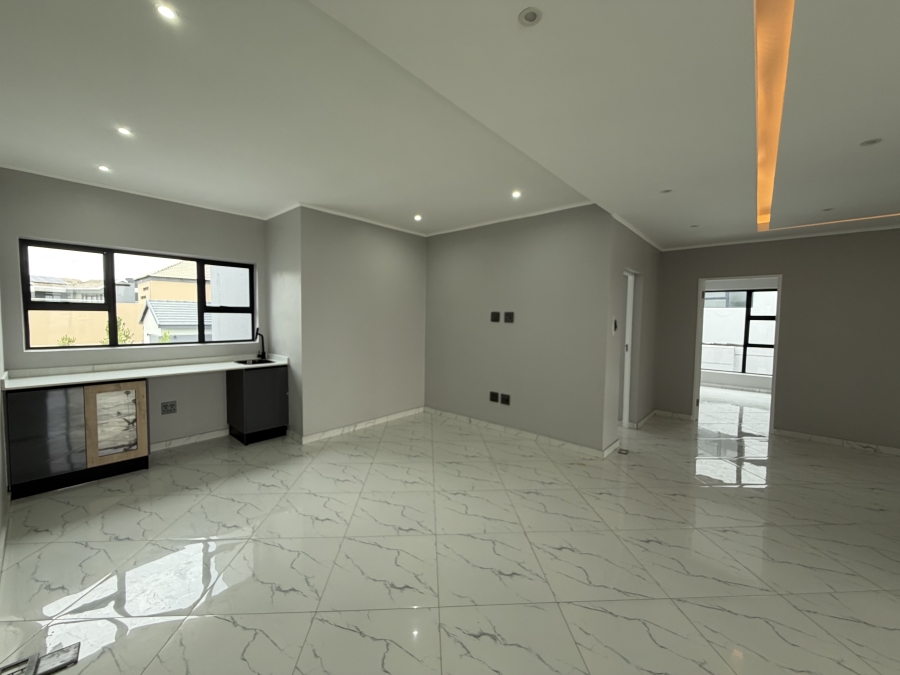 4 Bedroom Property for Sale in Six Fountains Estate Gauteng