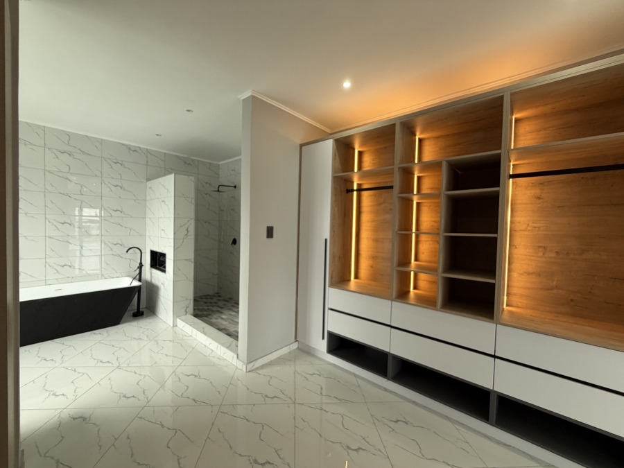 4 Bedroom Property for Sale in Six Fountains Estate Gauteng