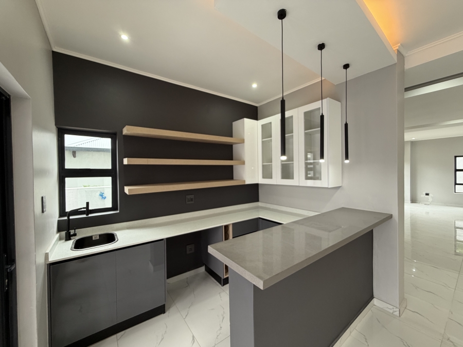 4 Bedroom Property for Sale in Six Fountains Estate Gauteng