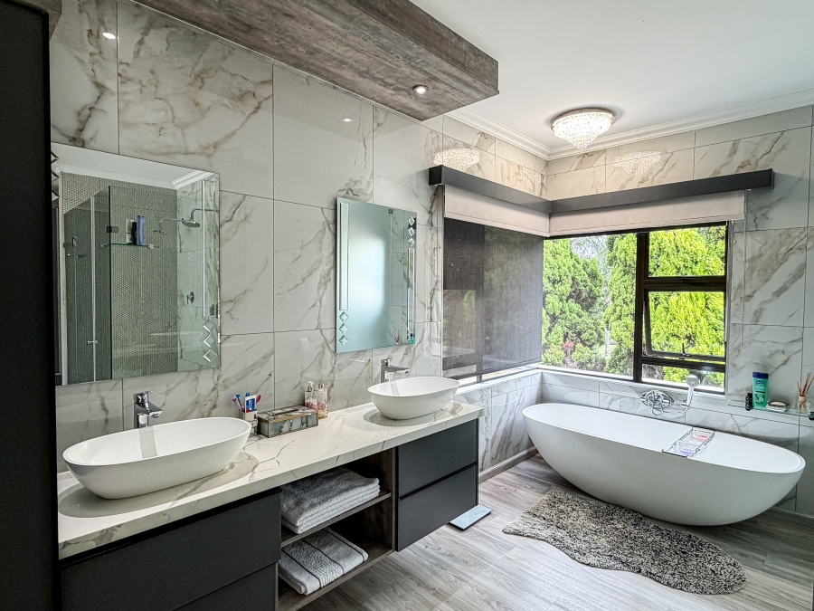 To Let 5 Bedroom Property for Rent in Silver Lakes Golf Estate Gauteng