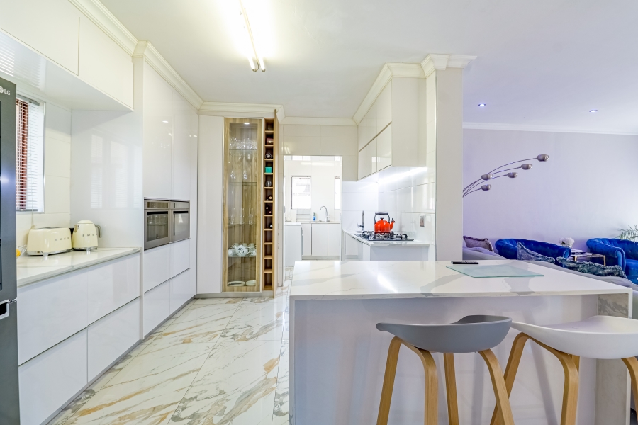 4 Bedroom Property for Sale in Silver Lakes Golf Estate Gauteng