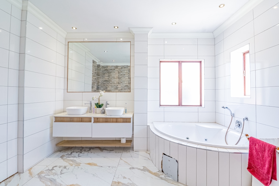 4 Bedroom Property for Sale in Silver Lakes Golf Estate Gauteng